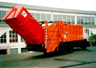 Samochody osobowe dostawcze ciężarowe Ciągniki naczepy przyczepy zabudowy skrzyniowe Polska